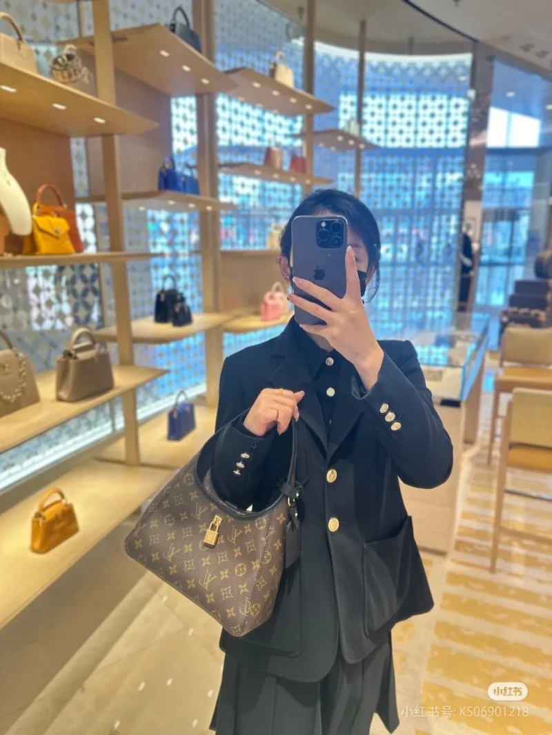 Louis Vuitton Hobo Bags GoodFit 38886
