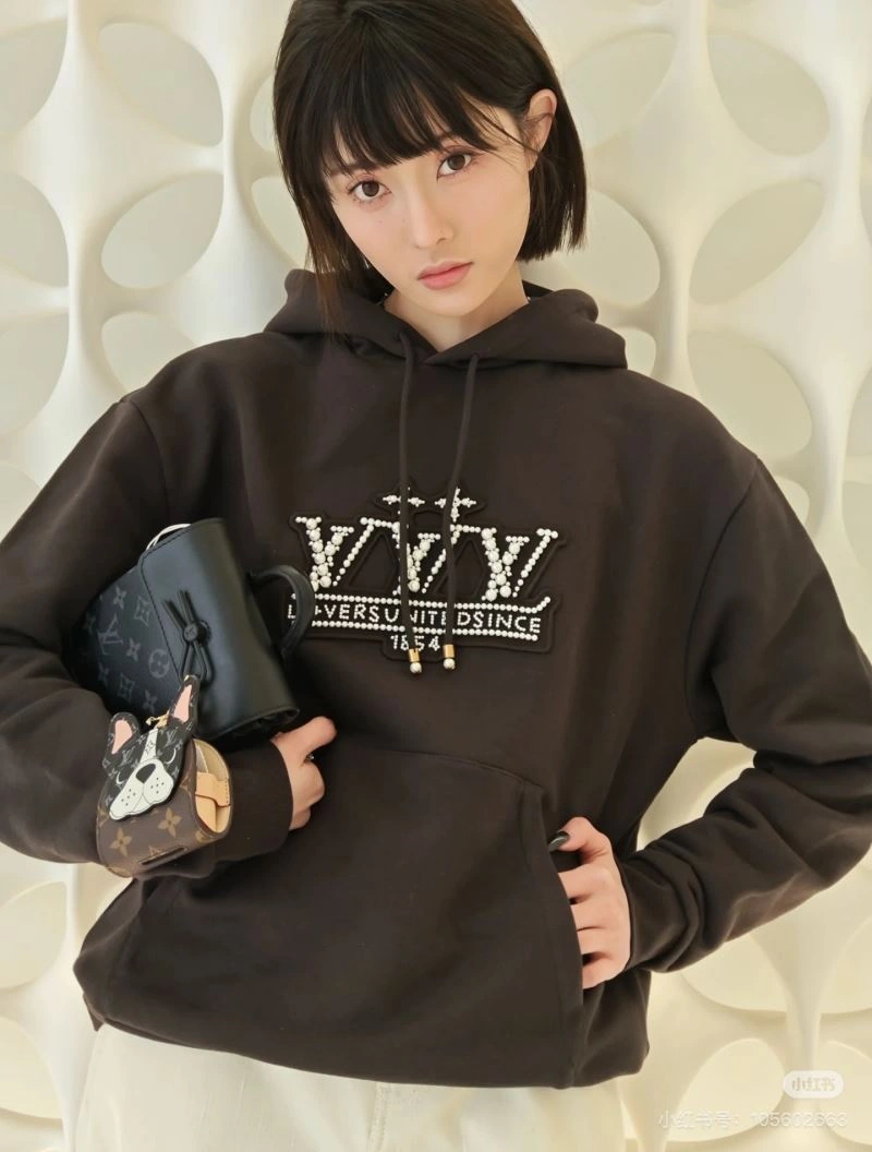 Louis Vuitton Hoodies Resilient 138801