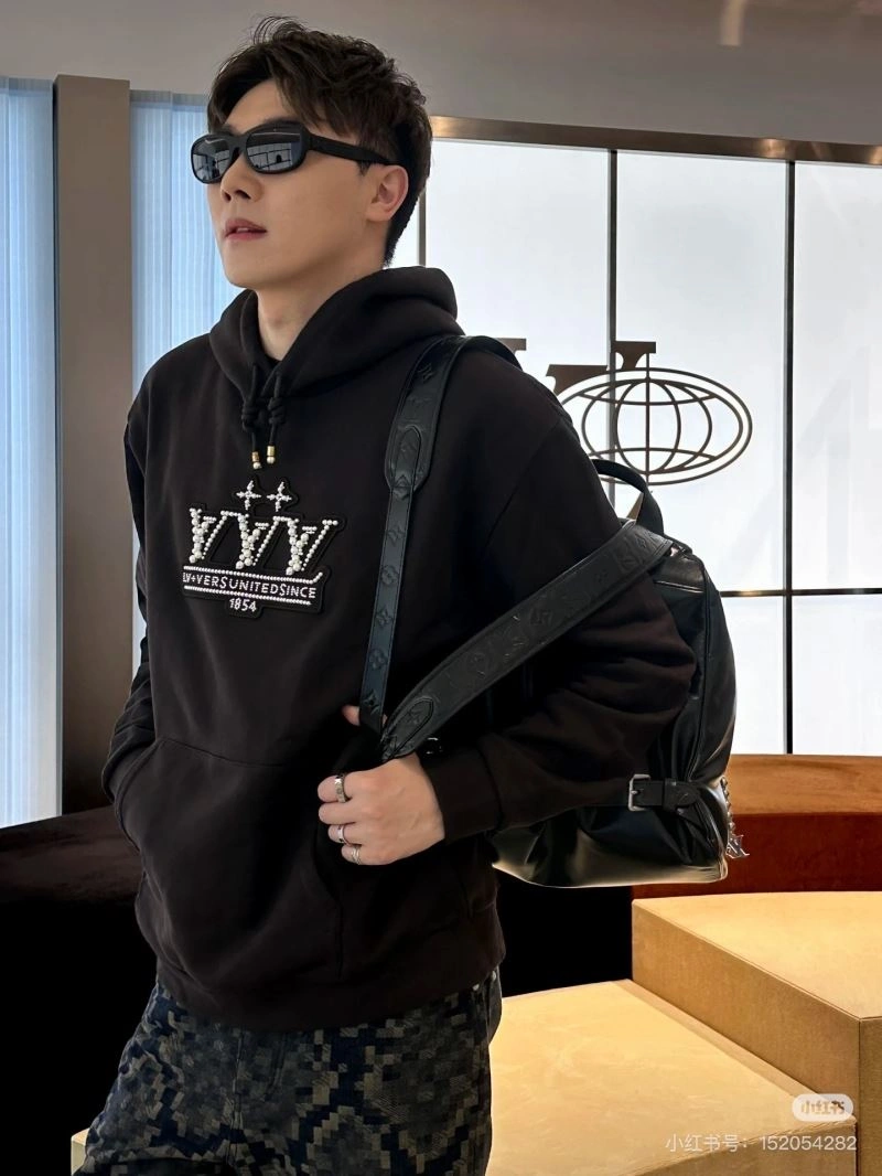 Louis Vuitton Hoodies Resilient 138801