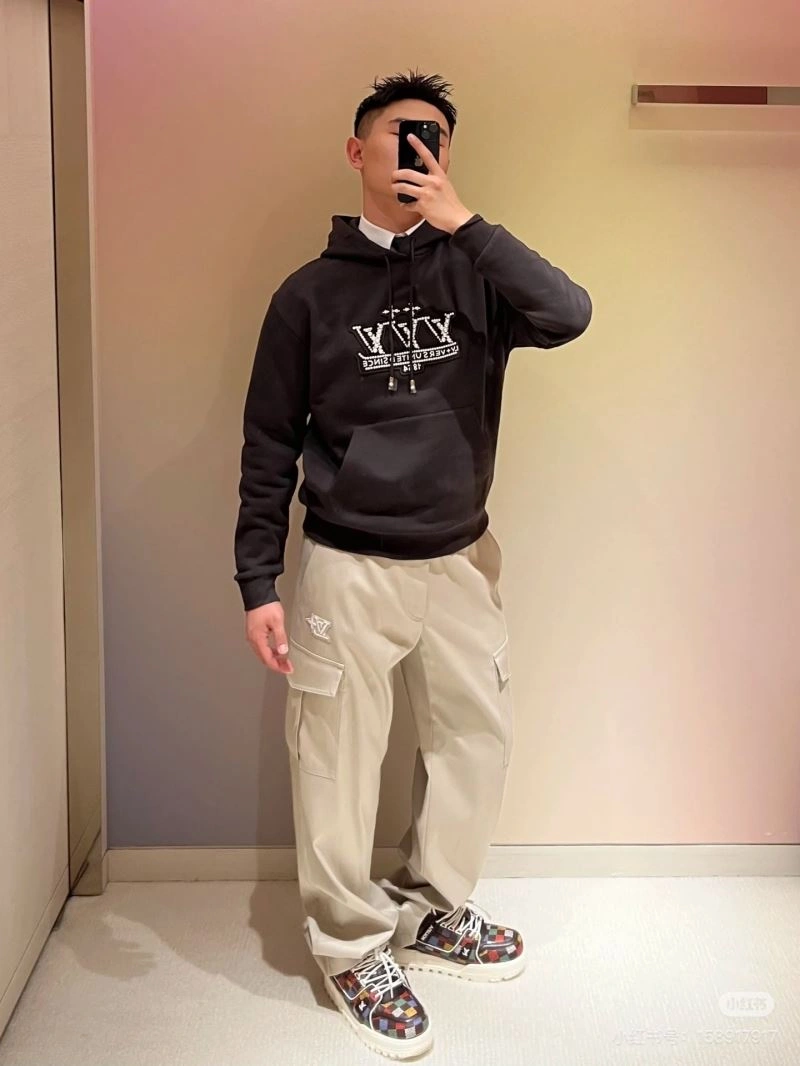 Louis Vuitton Hoodies Resilient 138801