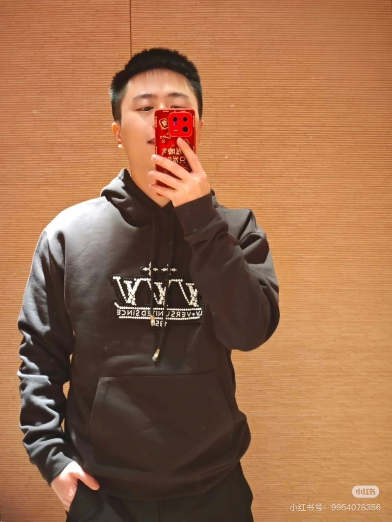 Louis Vuitton Hoodies Resilient 138801