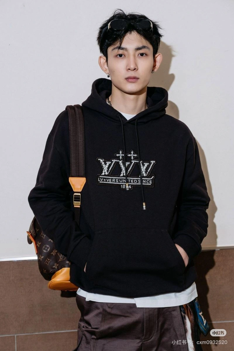 Louis Vuitton Hoodies Resilient 138801