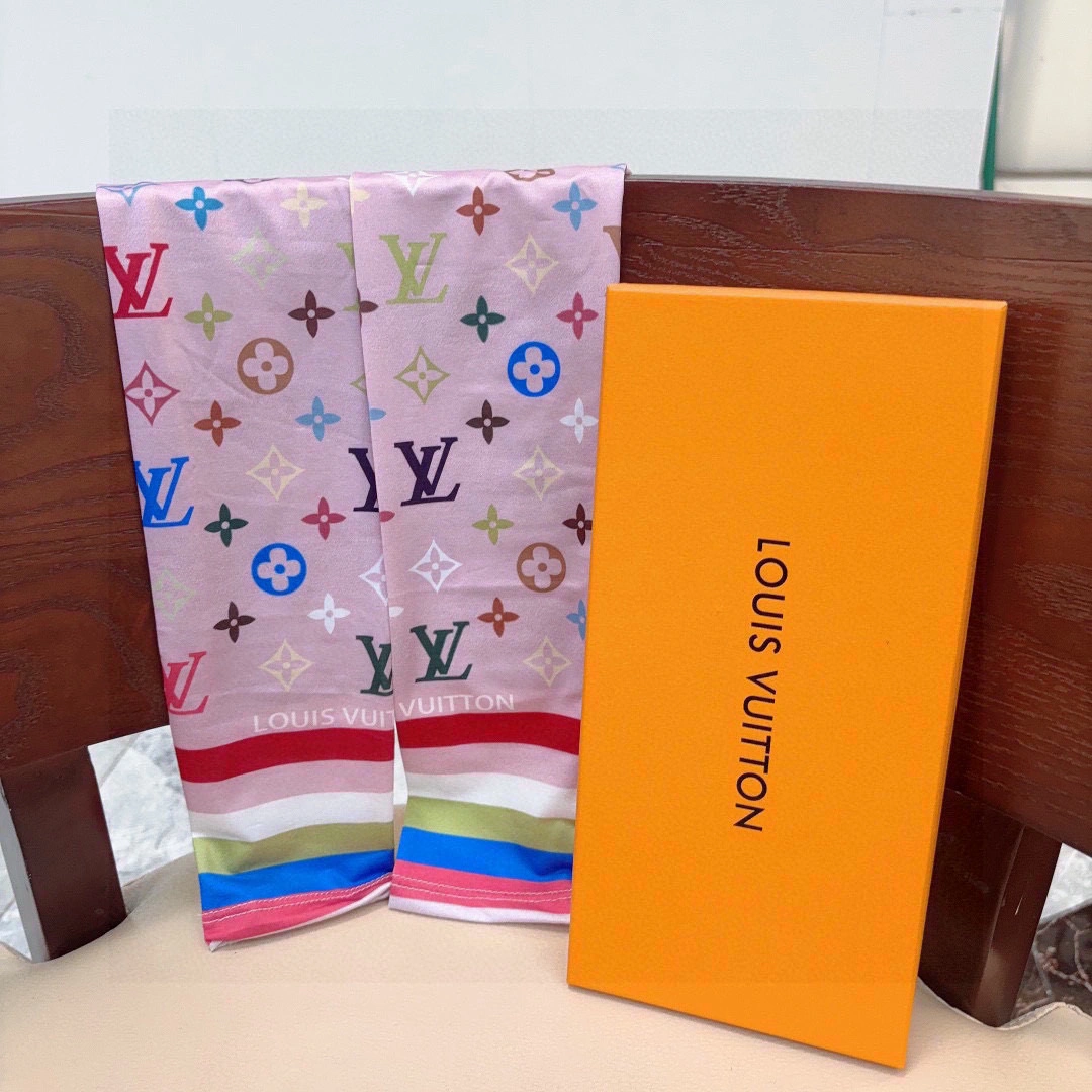 Louis Vuitton Ice Silk Sleeves Cozy 264940