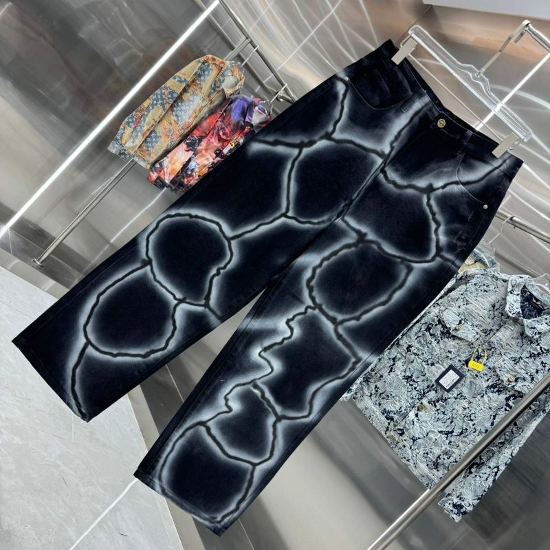 EyeCatching Louis Vuitton Jeans 132145