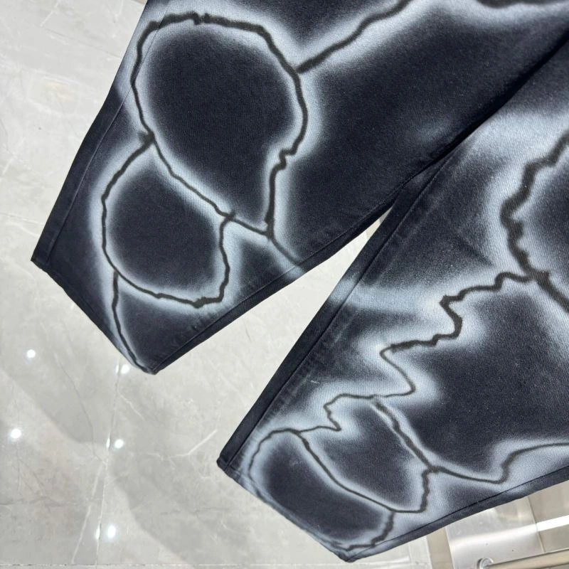 EyeCatching Louis Vuitton Jeans 132145