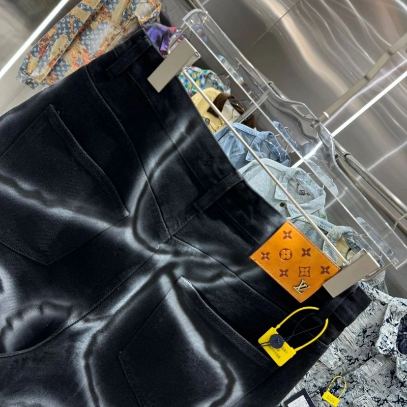 EyeCatching Louis Vuitton Jeans 132145