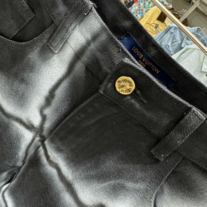 EyeCatching Louis Vuitton Jeans 132145