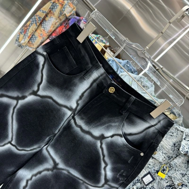 EyeCatching Louis Vuitton Jeans 132145