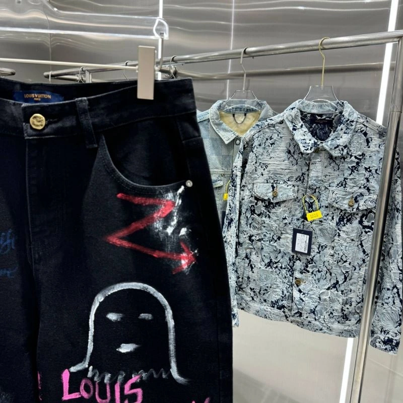 TechFriendly Louis Vuitton Jeans 132126