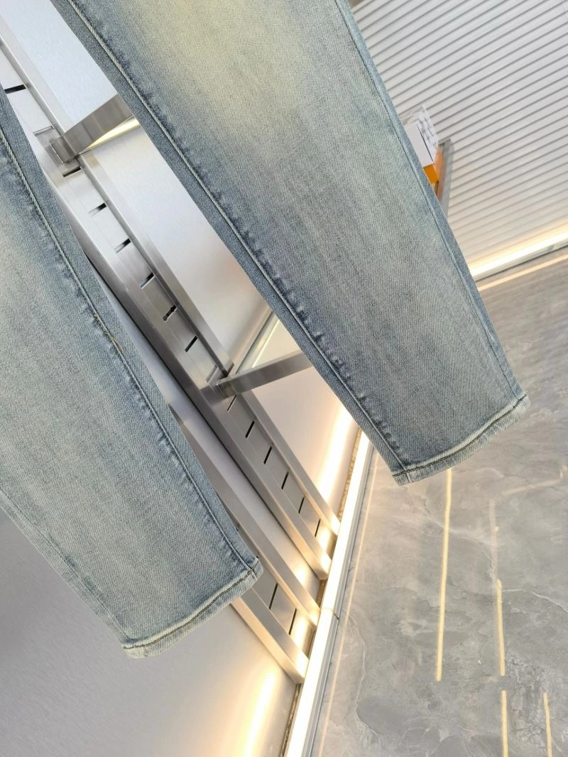 Resilient Louis Vuitton Jeans 137918