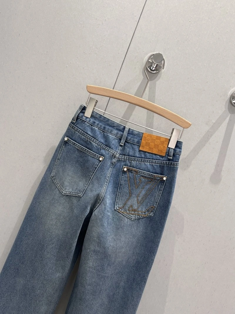 Snug Louis Vuitton Jeans 131834