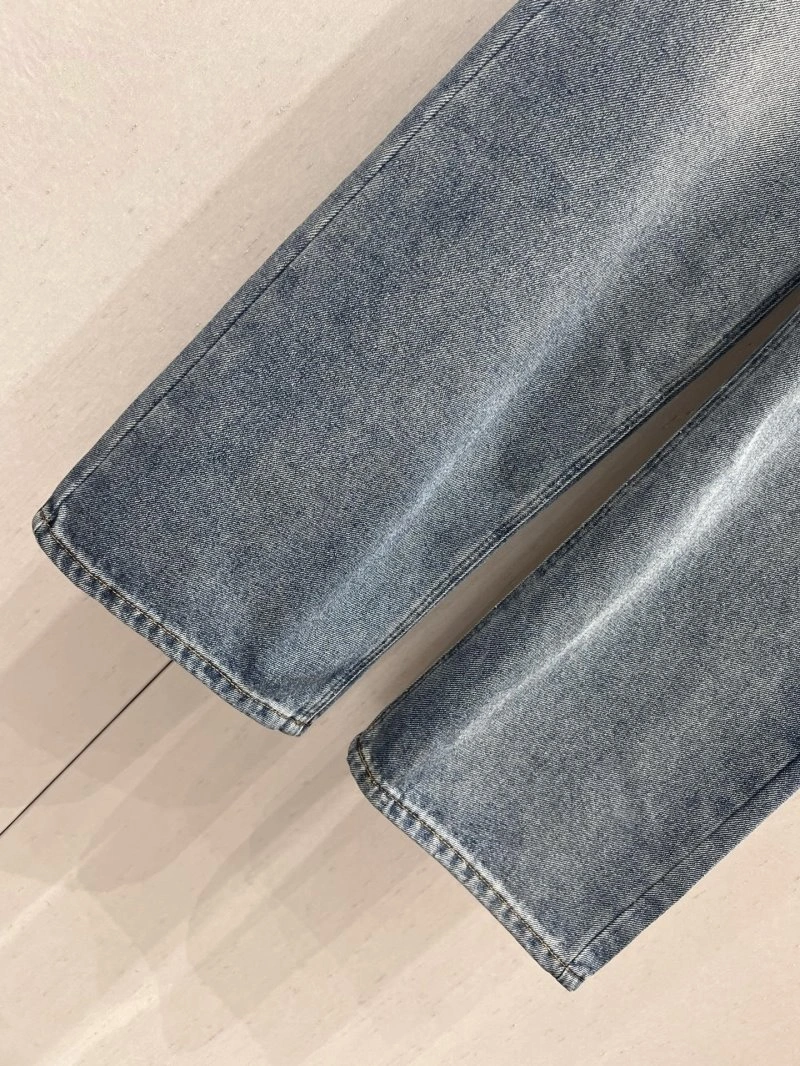 Snug Louis Vuitton Jeans 131834