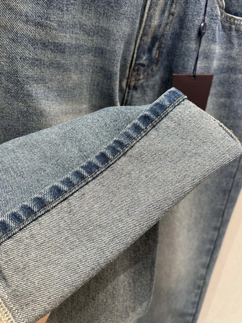 Snug Louis Vuitton Jeans 131834