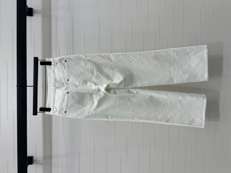 ModernLook Louis Vuitton Jeans 131805