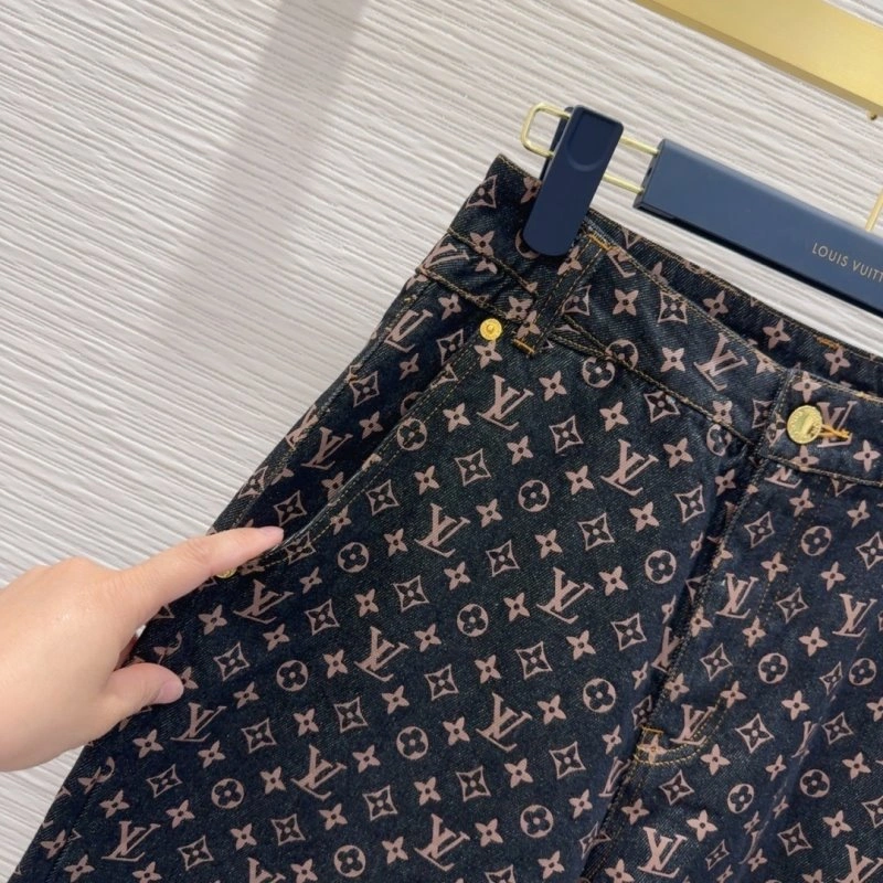 Sleek Louis Vuitton Jeans 131804