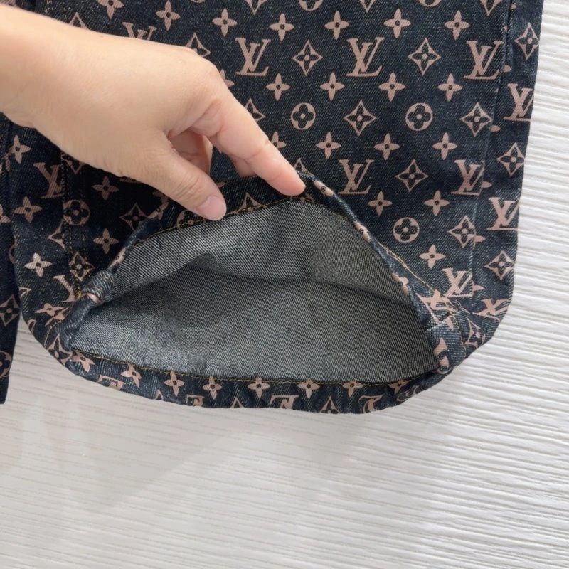 Sleek Louis Vuitton Jeans 131804