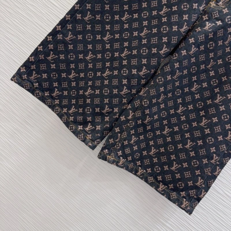 Sleek Louis Vuitton Jeans 131804