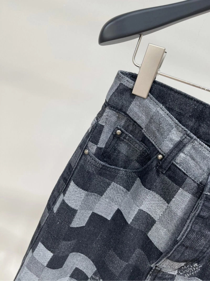 Versatile Louis Vuitton Jeans 130804
