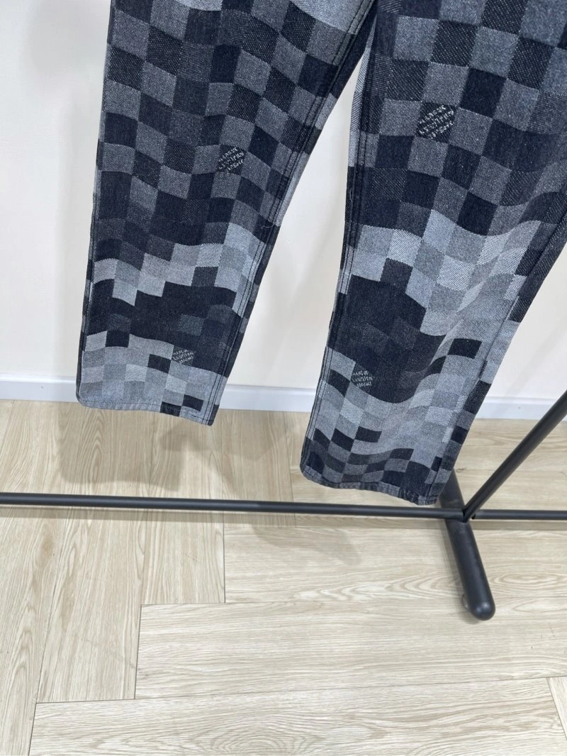 Versatile Louis Vuitton Jeans 130804