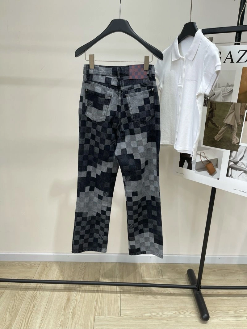 Versatile Louis Vuitton Jeans 130804