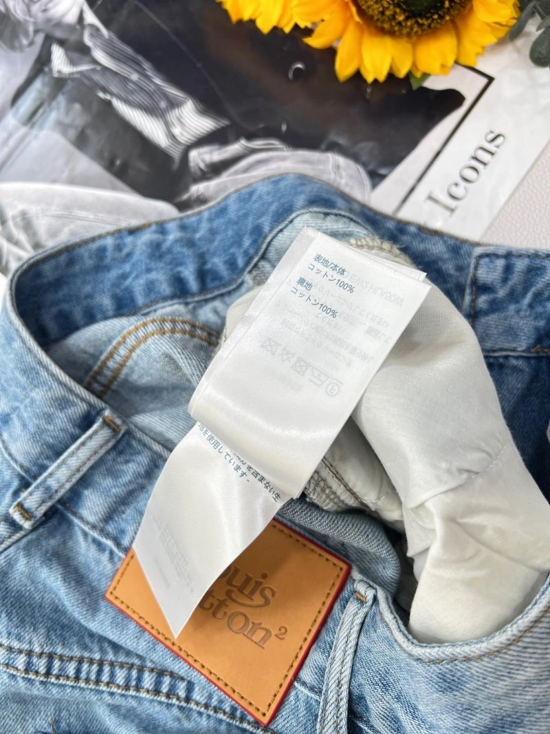 Seasonal Louis Vuitton Jeans 130802