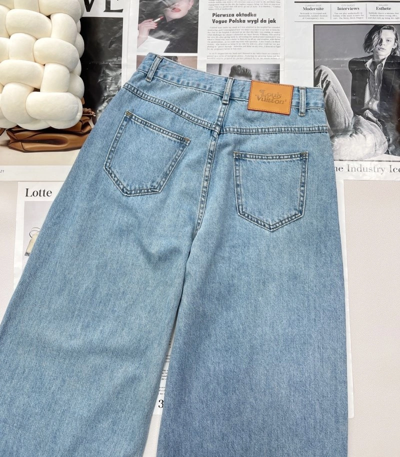 Seasonal Louis Vuitton Jeans 130802