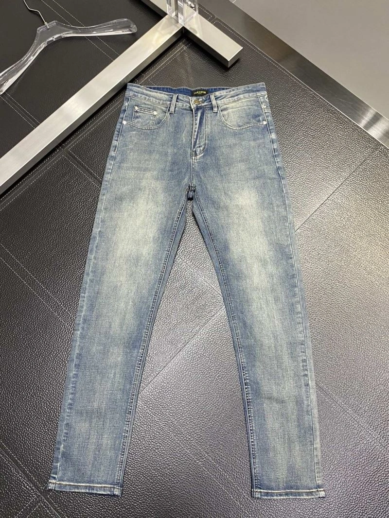 UrbanChic Louis Vuitton Jeans 136028