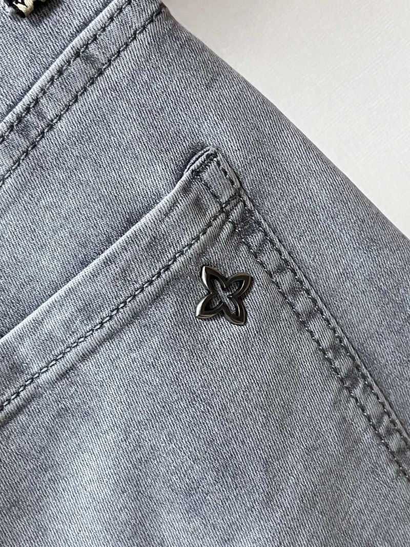 WellDesigned Louis Vuitton Jeans 135985