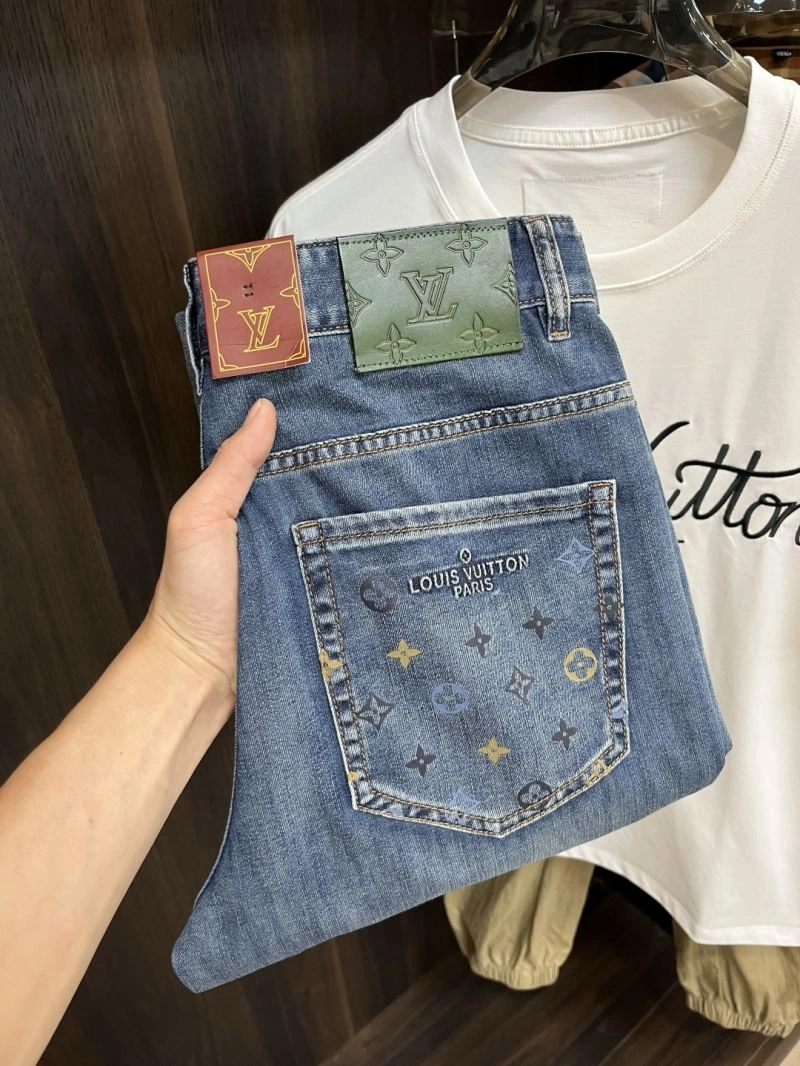 Versatile Louis Vuitton Jeans 135923