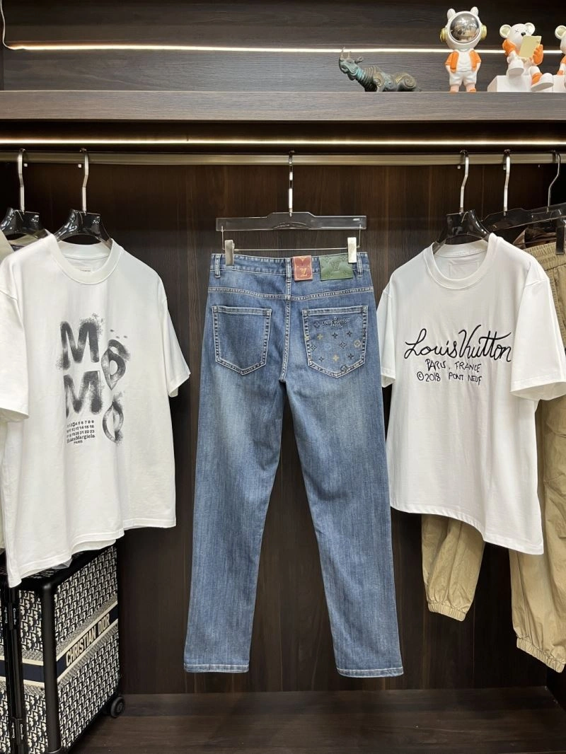 Versatile Louis Vuitton Jeans 135923