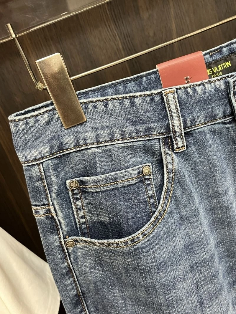 Versatile Louis Vuitton Jeans 135923