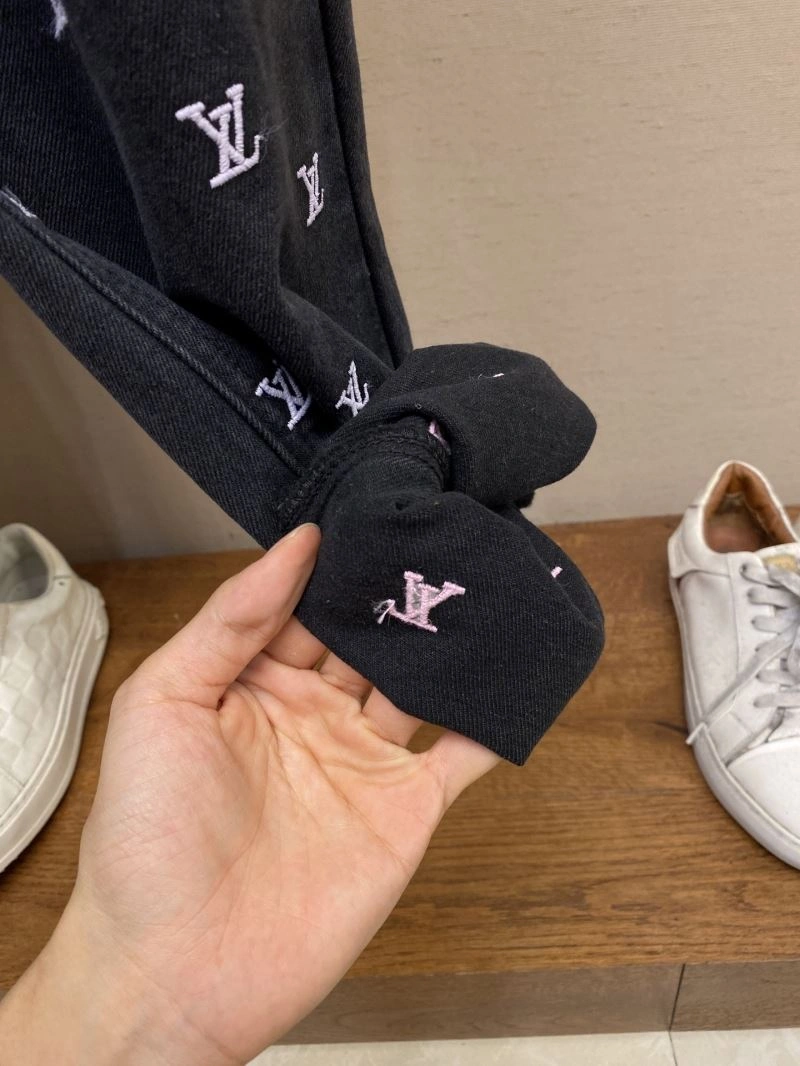 Versatile Louis Vuitton Jeans 135132