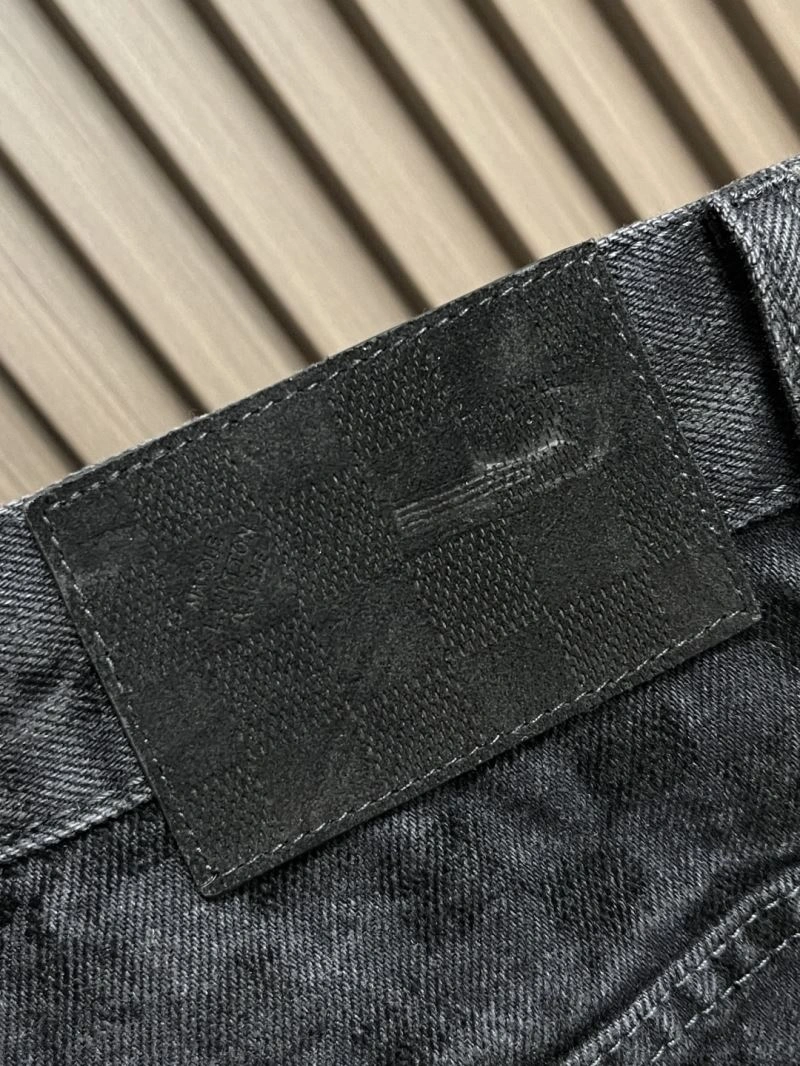 WellDesigned Louis Vuitton Jeans 135113