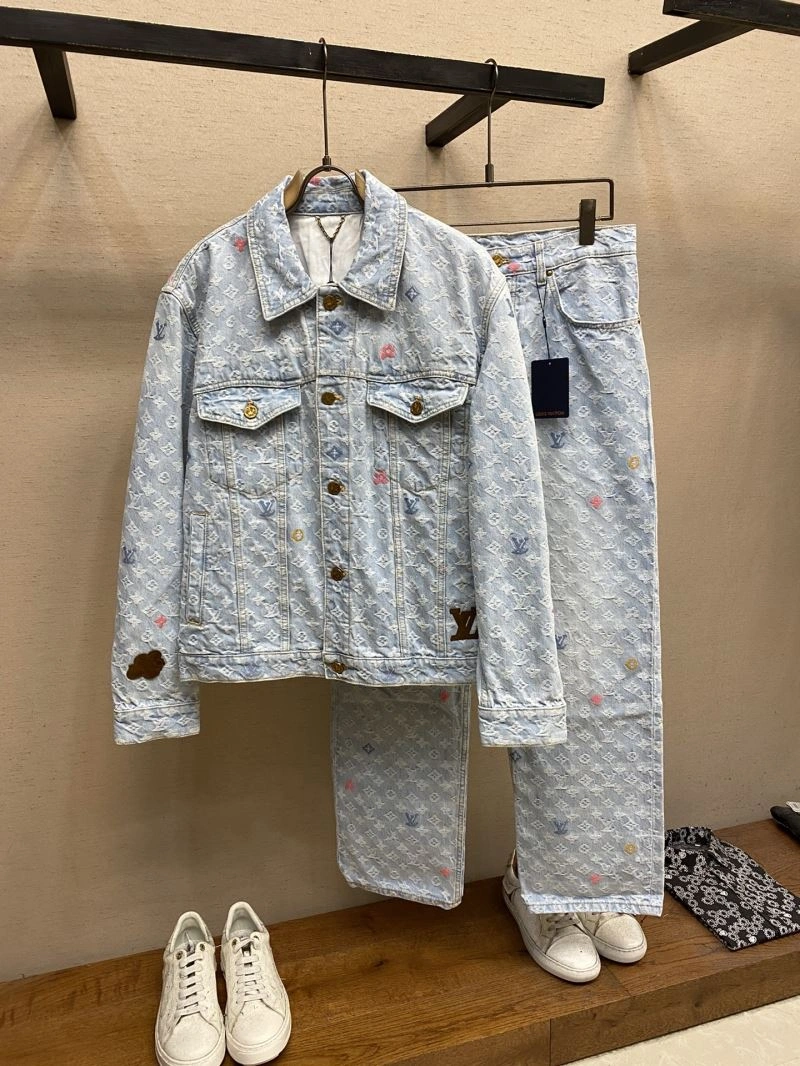 Louis Vuitton Jeans FashionForward 135041