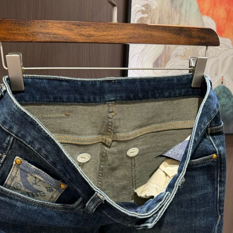 EyeCatching Louis Vuitton Jeans 135054