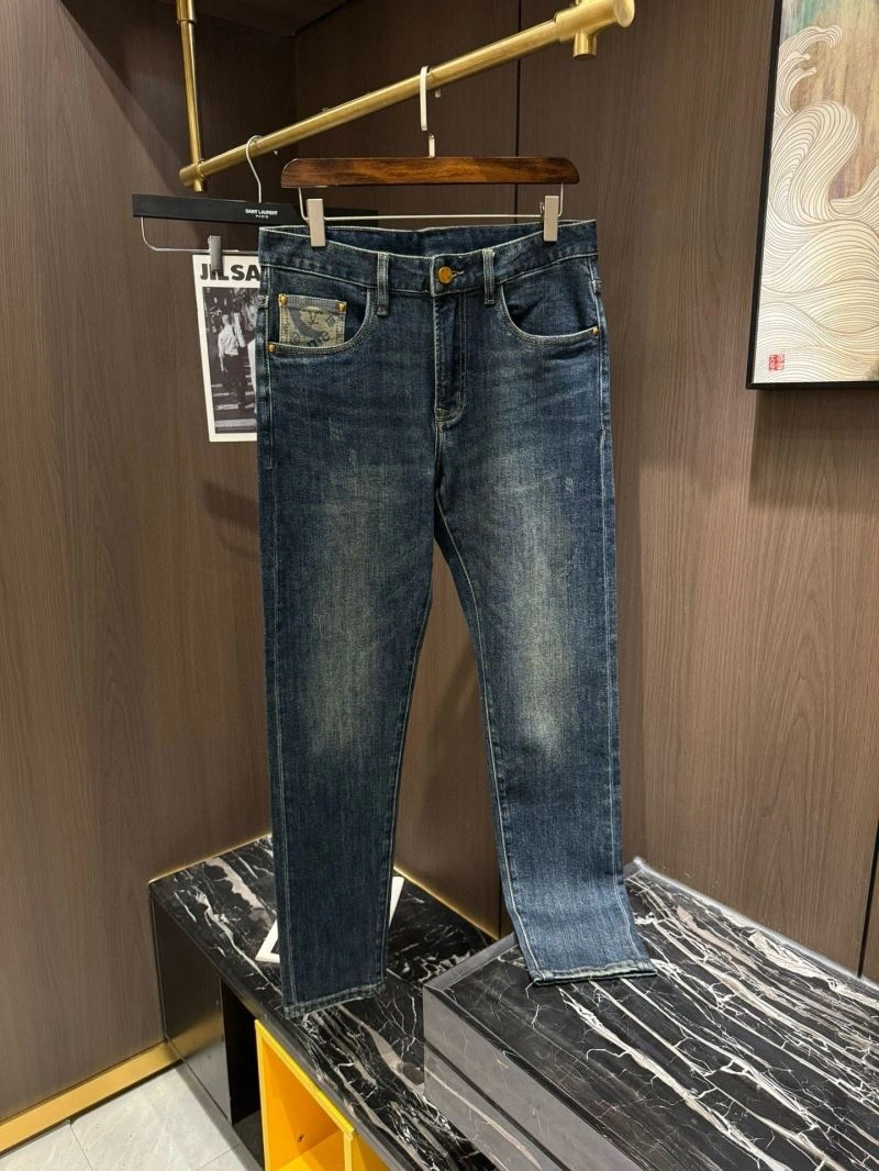 EyeCatching Louis Vuitton Jeans 135054