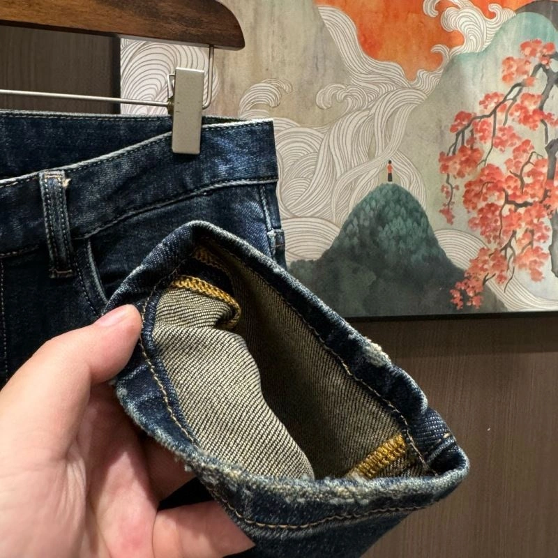 EyeCatching Louis Vuitton Jeans 135054