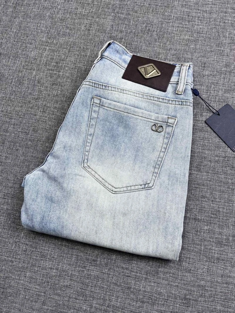TechFriendly Louis Vuitton Jeans 134102