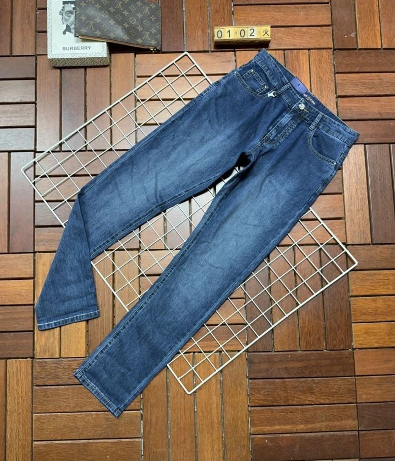 Effortless Louis Vuitton Jeans 134082