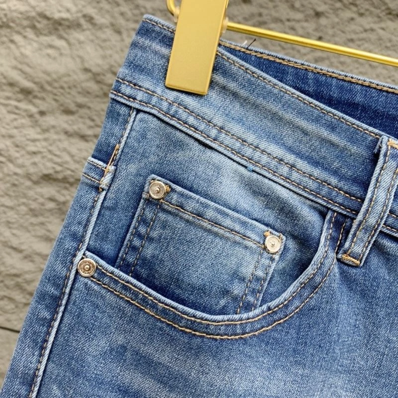 Snug Louis Vuitton Jeans 134061