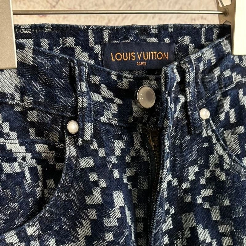 Unisex Louis Vuitton Jeans 134013