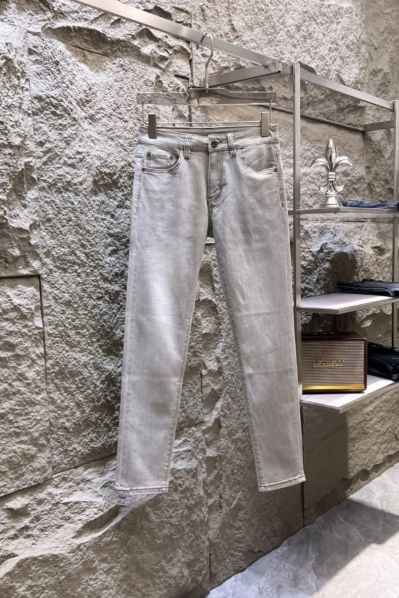Fashionable Louis Vuitton Jeans 133140