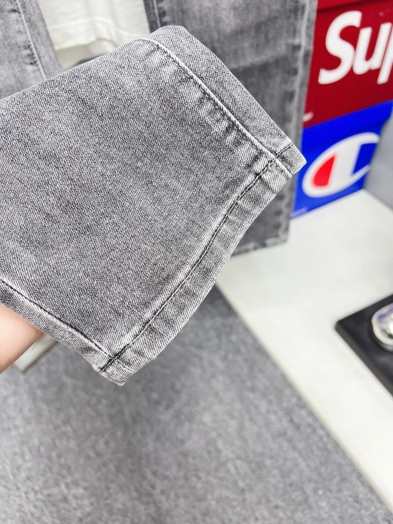 FashionForward Louis Vuitton Jeans 133127