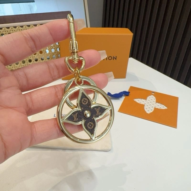 Unisex Louis Vuitton Keychains 266054
