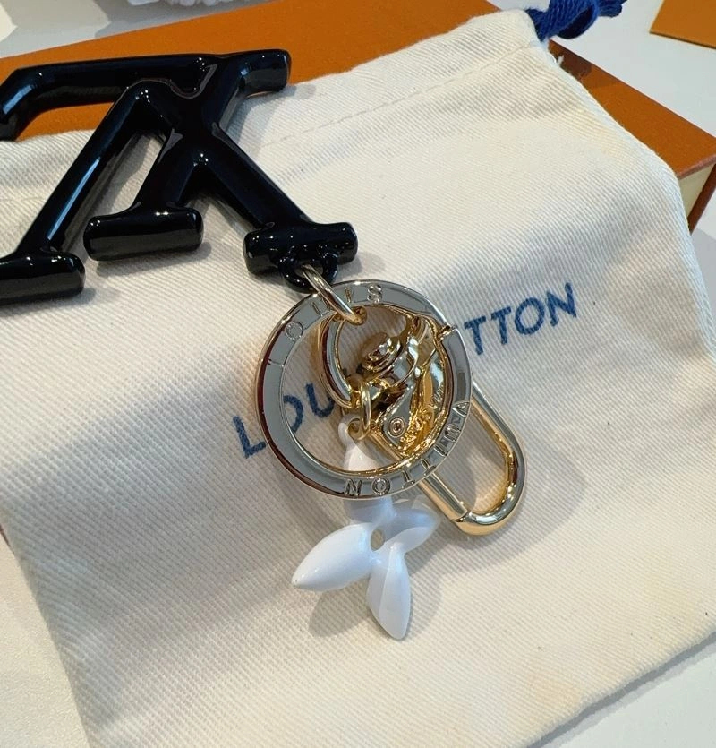 Breathable Louis Vuitton Keychains 265974