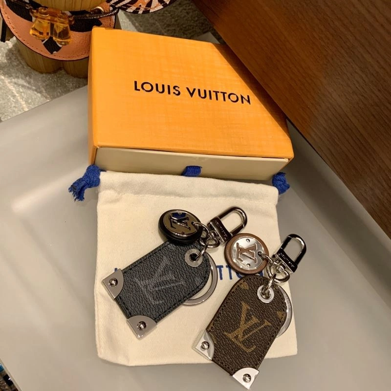 Unisex Louis Vuitton Keychains 267154
