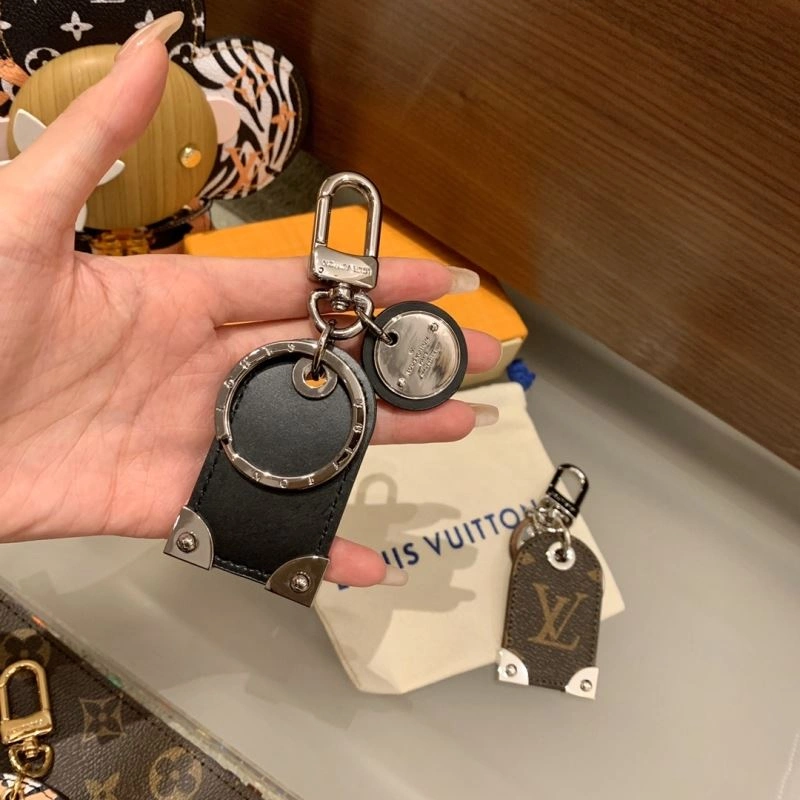 Unisex Louis Vuitton Keychains 267154