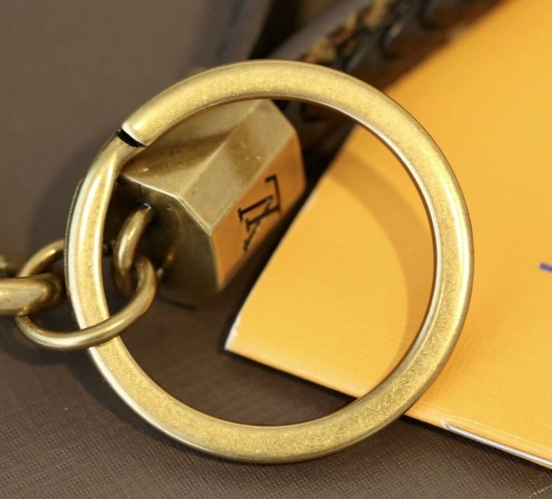 Casual Louis Vuitton Keychains 267150