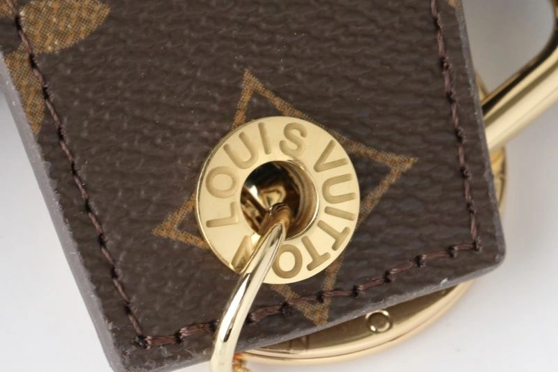 Louis Vuitton Keychains Elegant 267004
