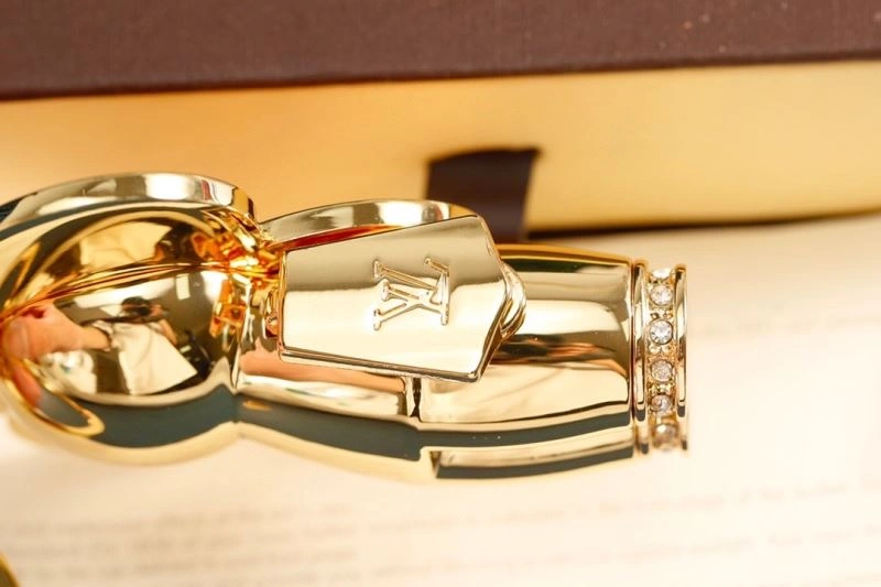 Sleek Louis Vuitton Keychains 266834